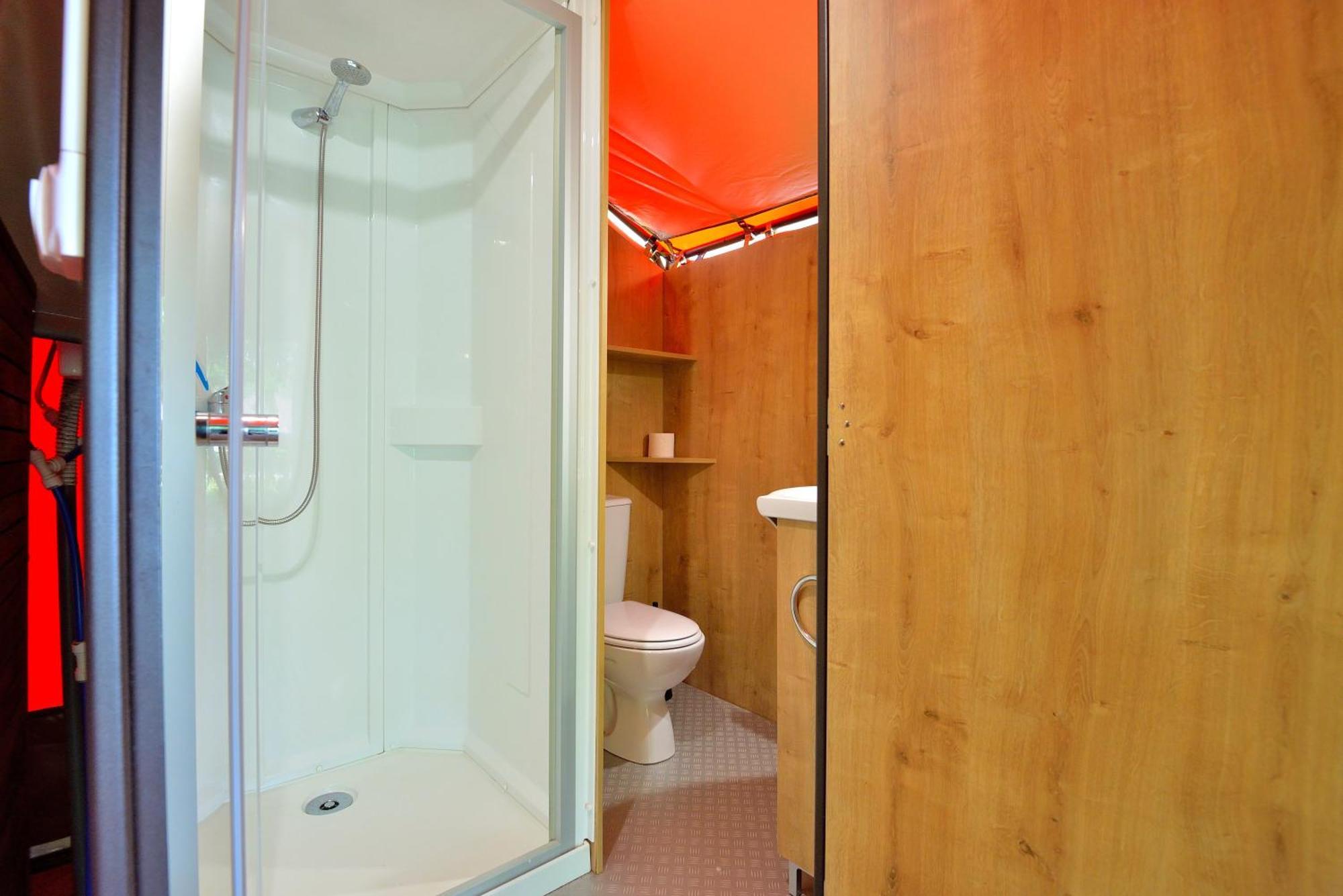 Camping Etang De La Vallee Combreux Room photo